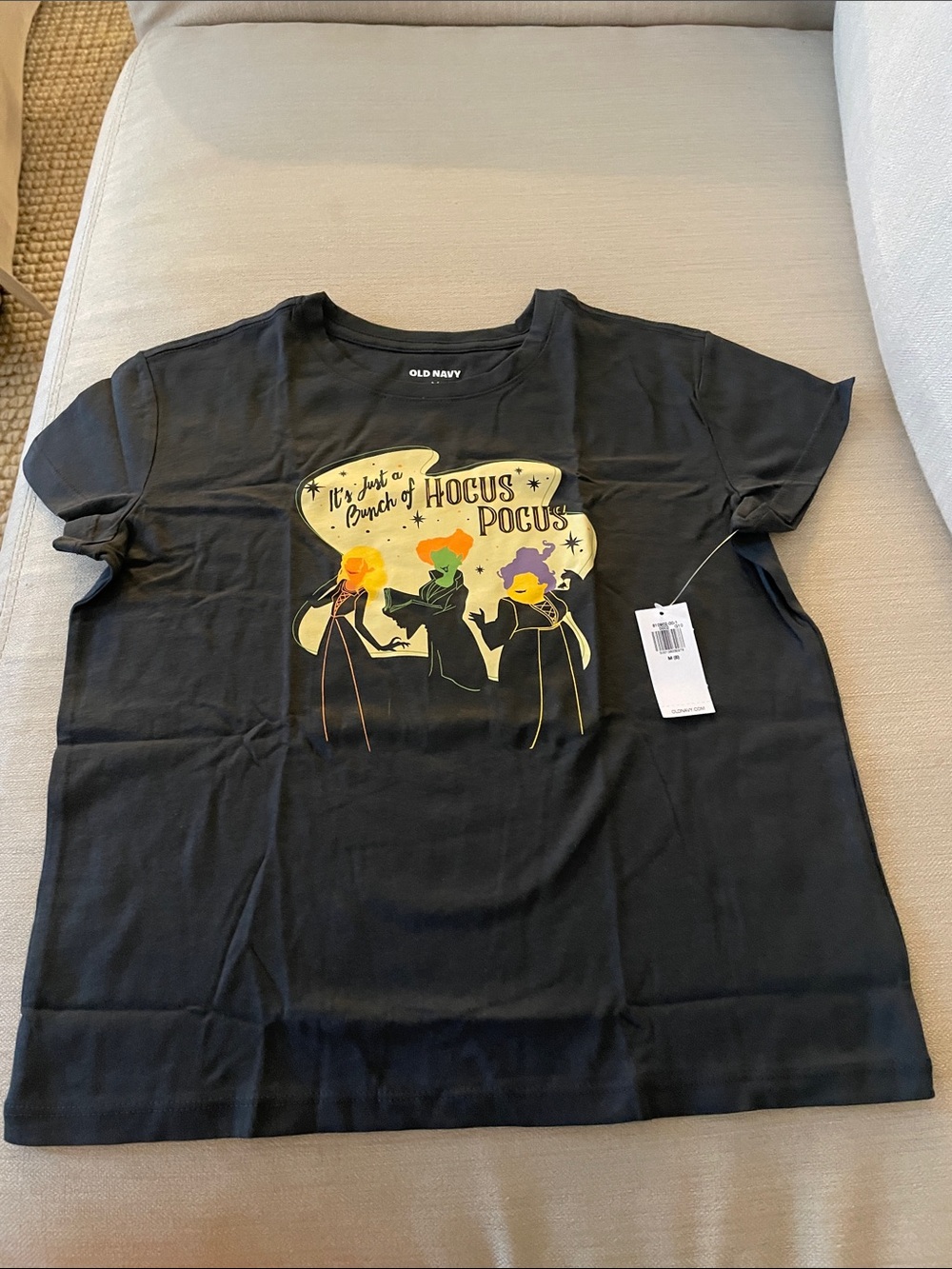 Old Navy Black Short-Sleeve 'Hocus Pocus' Graphic Tee. Size Medium (8)